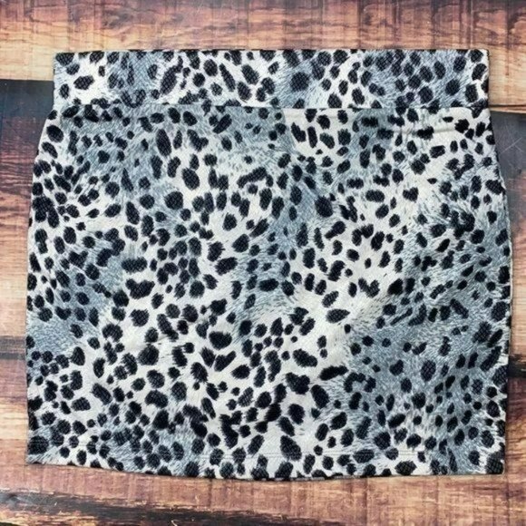 RELISTED White Snow Leopard Print Bodycon Mini Skirt - Picture 2 of 5